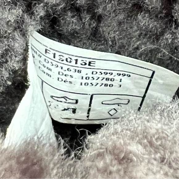 UGG gray Bailey Button sz 7 - Picture 11 of 16